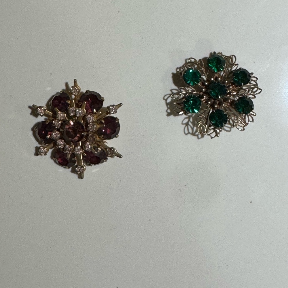 Vintage Brooches - Purple Starburst & Emerald Filigree Brooch